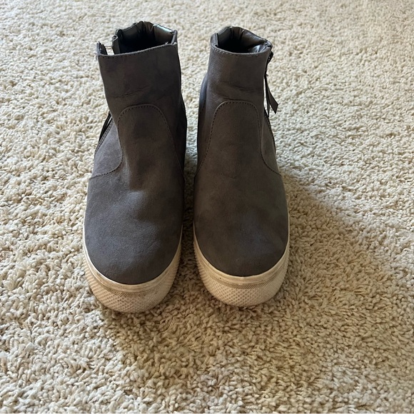 Universal Thread Booties - Picture 2 of 6